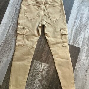 Express size 2S skinny cargo pants. Skinny midrise hyper stretch. petite size